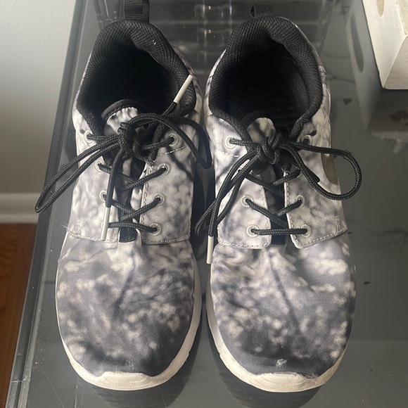 Nike Roches - Picture 1 of 9
